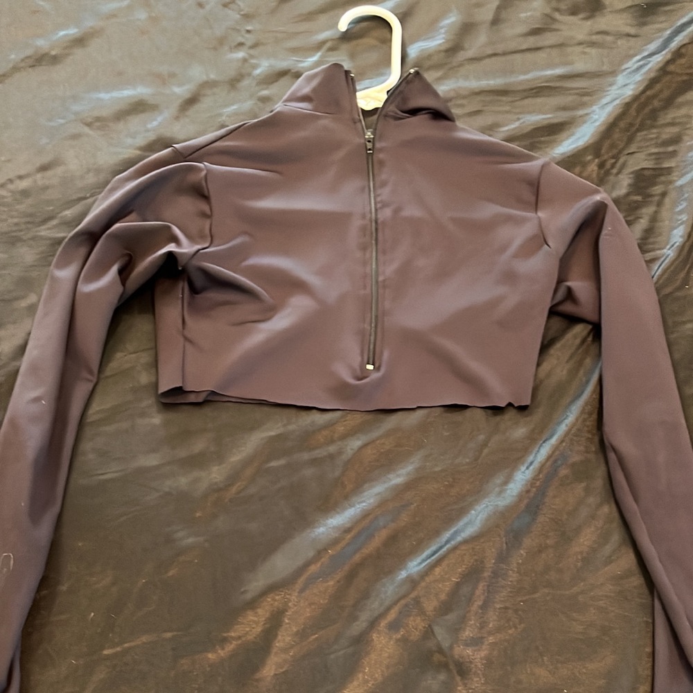 Cropped shirt